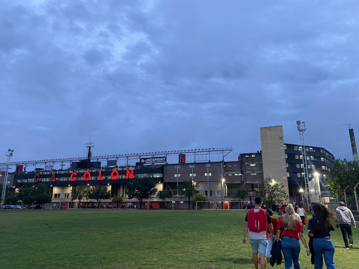Así está el ingreso a las tribunas del Brigadier López para el duelo ante Patronato. Así está el ingreso a las tribunas del Brigadier López para el duelo ante Patronato.