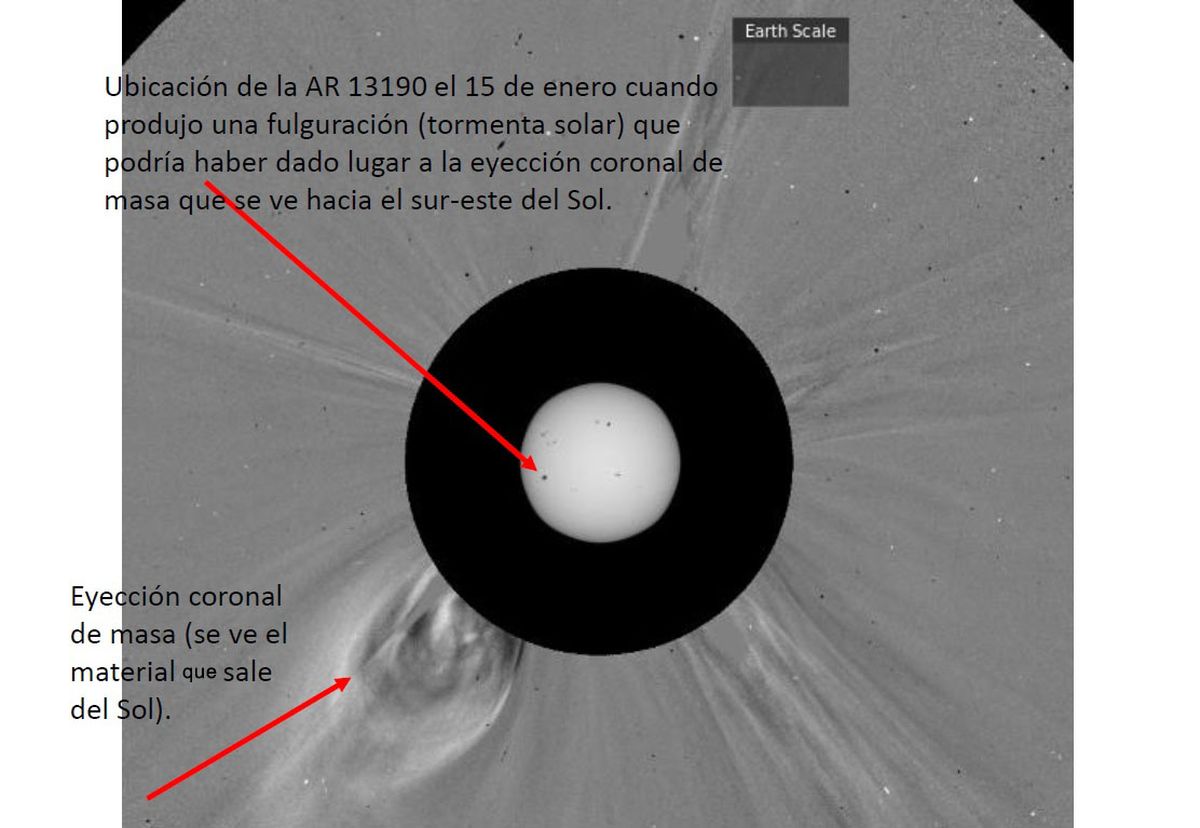 Se observa la mancha solar que se deja ver desde la Tierra y la eyección de masa coronal del 15 de enero, registrada el 16 de enero.