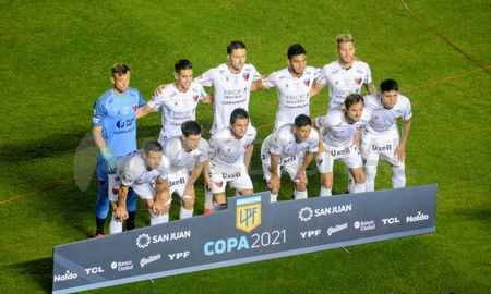 Colón alcanzó la final de la Copa de la Liga y ya retornó a Santa Fe para retomar los entrenamientos de cara a la final con Racing del viernes. Colón alcanzó la final de la Copa de la Liga y ya retornó a Santa Fe para retomar los entrenamientos de cara a la final con Racing del viernes.