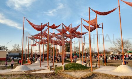 La canopia urbana recrea los techos que en la naturaleza forman las copas más altas de los árboles. La canopia urbana recrea los techos que en la naturaleza forman las copas más altas de los árboles.
