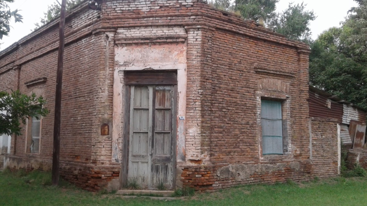Díaz es un pequeño pueblo que se encuentra a solo una hora de la ciudad de Santa Fe. Díaz es un pequeño pueblo que se encuentra a solo una hora de la ciudad de Santa Fe.