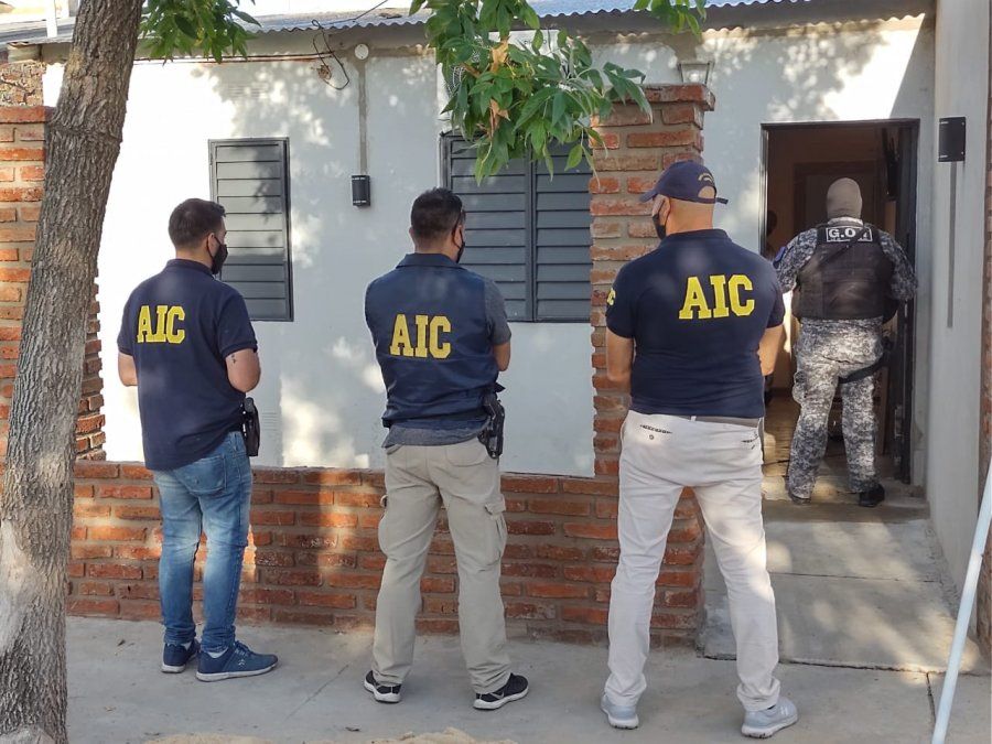 Los allanamientos de este lunes están relacionados con robos a viviendas de uno de los countrys ubicado a la vera del río Salado.
