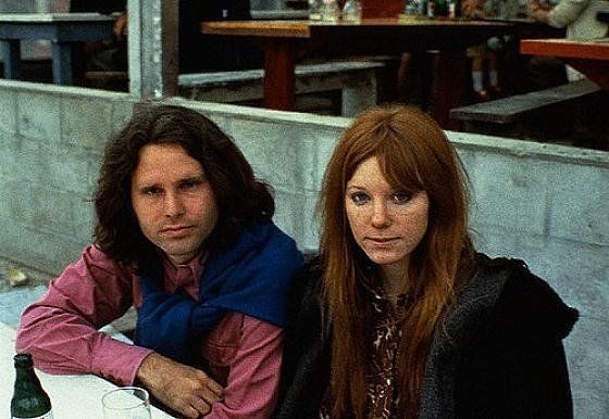 Una de las últimas fotos de Jim Morrison, tomada el 28 de junio 1971 durante una excursión de un día a Saint-Leu-d'Esserent. Morrison fue con Pamela Courson, y su amigo, Alain Ronay