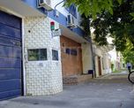 Los ladrones ingresaron a una vivienda lindera, redujeron a una familia y tras romper a mazazos una pared entraron a la firma Brinks ubicada en Presidente Roca al 2700. Los ladrones ingresaron a una vivienda lindera, redujeron a una familia y tras romper a mazazos una pared entraron a la firma Brinks ubicada en Presidente Roca al 2700.