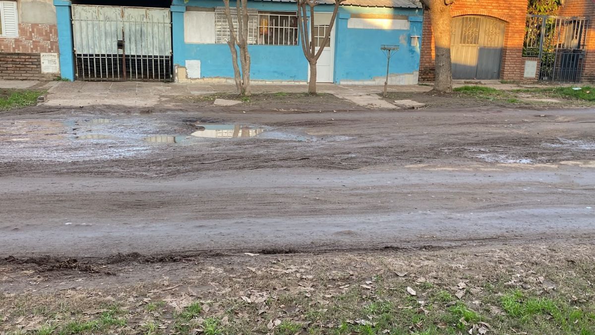 Azopardo es una arteria clave para el barrio en el cruce entre Blas Parera y Peñaloza. Azopardo es una arteria clave para el barrio en el cruce entre Blas Parera y Peñaloza.