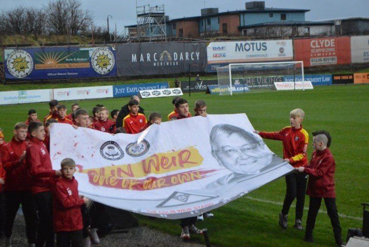 UNO DE LOS HOMENAJES DEL CLUB PARTICK THISTLE TRAS LA MUERTE DE COLIN WEIR. FOTO: @THISTLEMASCOT