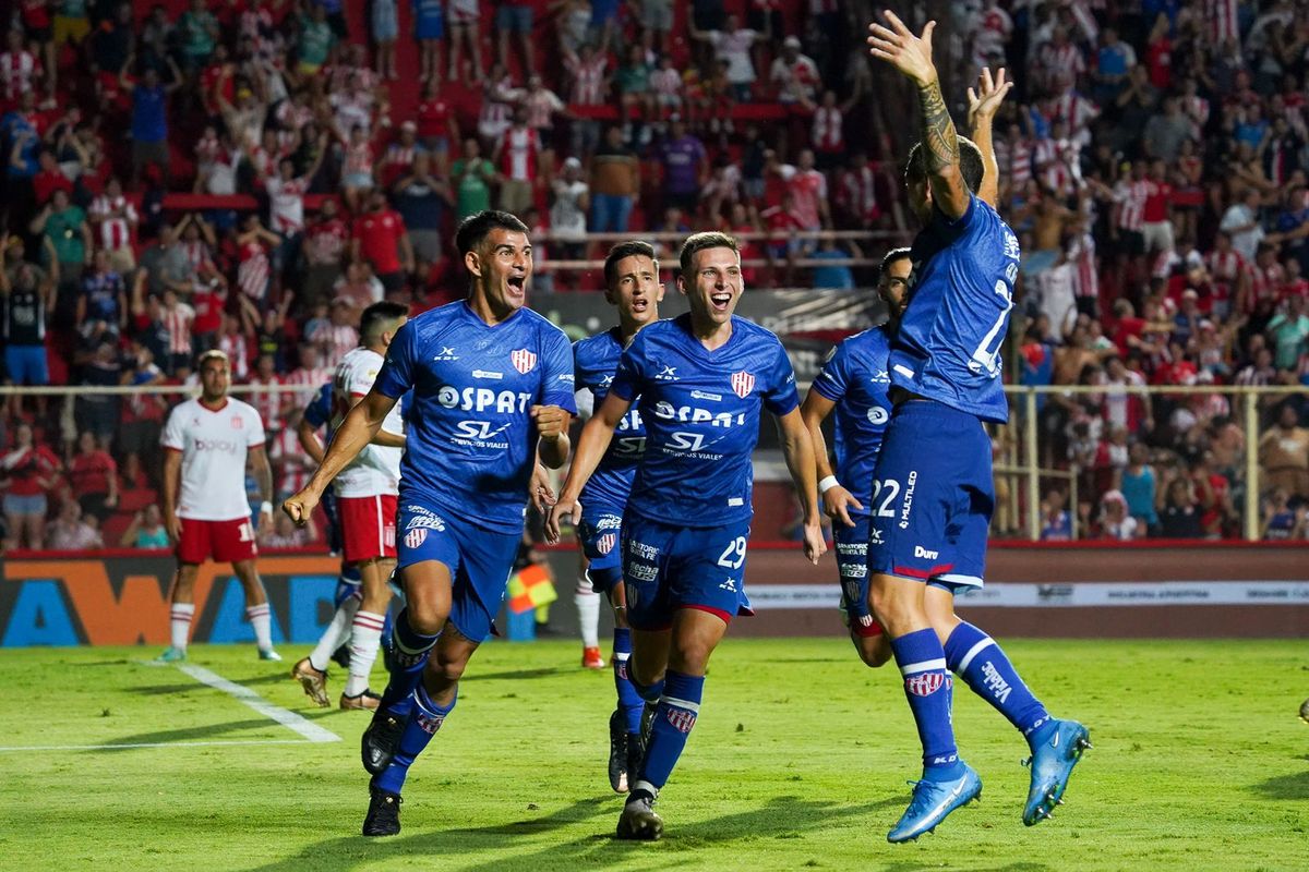  Se jugará el domingo a partir de las 21.30 horas.  La Liga Profesional de Fútbol aceptó el pedido que realizó la dirigencia canalla.