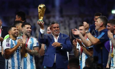 Claudio Tapia, presidente de la Asociación del Fútbol Argentino, felicitó al plantel campeón. Claudio Tapia, presidente de la Asociación del Fútbol Argentino, felicitó al plantel campeón.