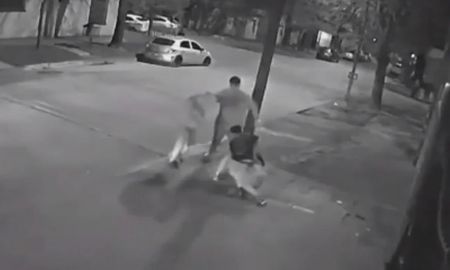 El hecho de violencia callejera quedó expuesto en un video captado por las cámaras de seguridad. El hecho de violencia callejera quedó expuesto en un video captado por las cámaras de seguridad.
