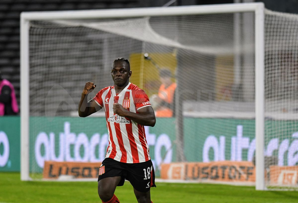 Edwuin Cetré, de penal, puso el 1a 1 ante Boca en la semifinal de la Copa de la Liga. Edwuin Cetré, de penal, puso el 1a 1 ante Boca en la semifinal de la Copa de la Liga.