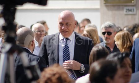 El documento en el que un tercer sector del socialismo anunció que irá a la interna en caso de que no se alcance la unidad lleva la firma de 900 adherentes, entre las que se destaca la del exgobernador de la provincia, Antonio Bonfatti. El documento en el que un tercer sector del socialismo anunció que irá a la interna en caso de que no se alcance la unidad lleva la firma de 900 adherentes, entre las que se destaca la del exgobernador de la provincia, Antonio Bonfatti.