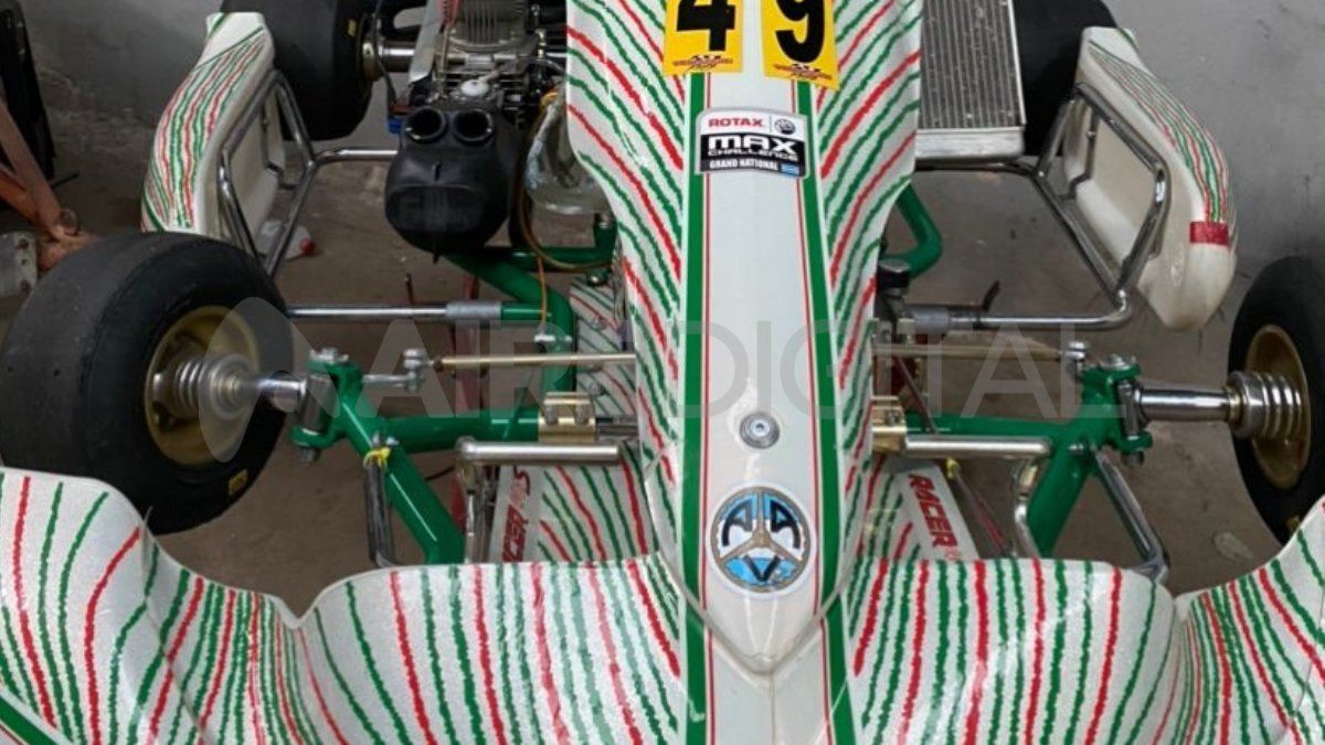 Tony kart de color verde y blanco, uno de los dos kartings que le robaron a Franco. Los utilizaba para entrenar.