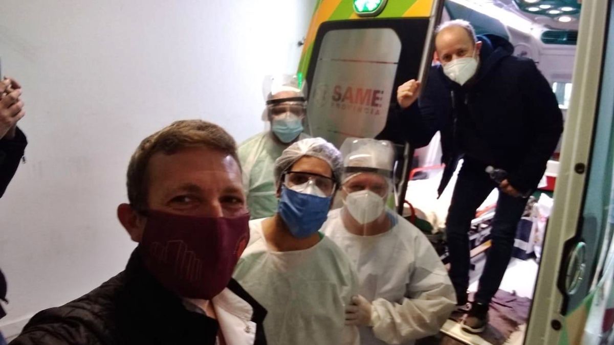 La foto que compartió en su Twitter Martín Insaurralde tras recibir el alta hospitalaria.