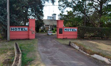 JR es el motel de Firmat que podría convertirse en el primer Museo del Sexo del país. JR es el motel de Firmat que podría convertirse en el primer Museo del Sexo del país.
