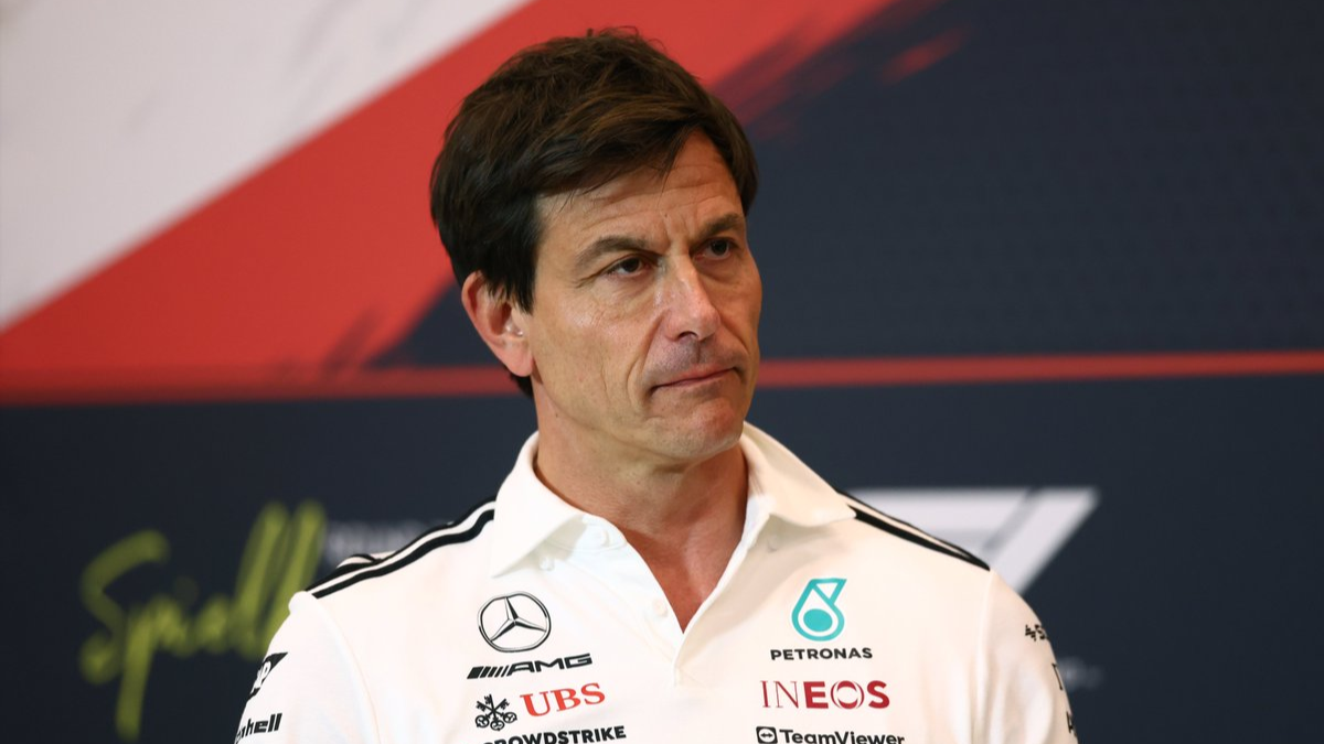 Toto Wolff, director de Mercedes, aseguró que Flavio Briatore lo llamó y abrió la posibilidad del traspaso de Bottas a Alpine. Toto Wolff, director de Mercedes, aseguró que Flavio Briatore lo llamó y abrió la posibilidad del traspaso de Bottas a Alpine.