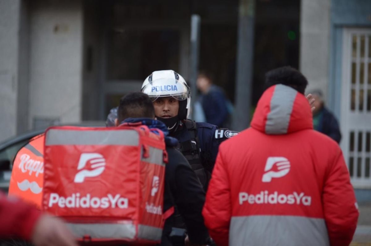 Un repartidor fue brutalmente asaltado y los trabajadores piden más seguridad.