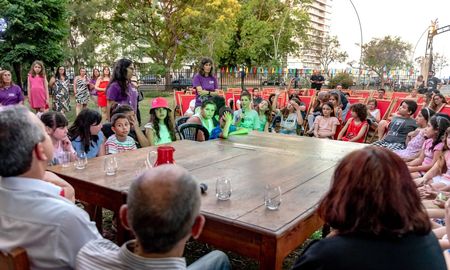 Los chicos le presentaron sus propuestas al intendente de Rosario Pablo Javkin. Los chicos le presentaron sus propuestas al intendente de Rosario Pablo Javkin.
