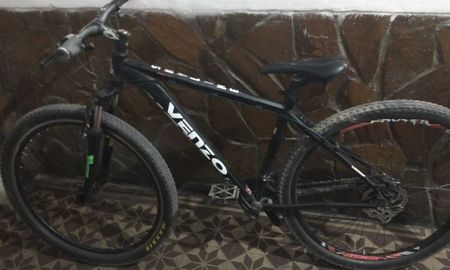 La bicicleta fue recuperada y entregada a su propietario. La bicicleta fue recuperada y entregada a su propietario.