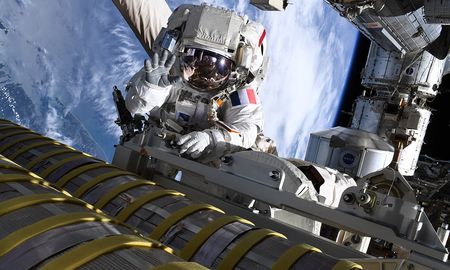 El astronauta frances Thomas Pesquet saluda a la cámara desde el espacio. El astronauta frances Thomas Pesquet saluda a la cámara desde el espacio.