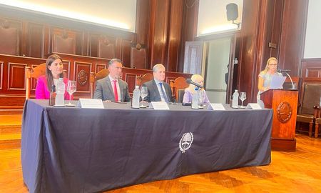 Los presidentes de las Cortes Supremas de Justicia de Santa Fe y Tucumán firmaron un acuerdo clave para avanzar en la aplicación de nuevas herramientas informáticas. Los presidentes de las Cortes Supremas de Justicia de Santa Fe y Tucumán firmaron un acuerdo clave para avanzar en la aplicación de nuevas herramientas informáticas.