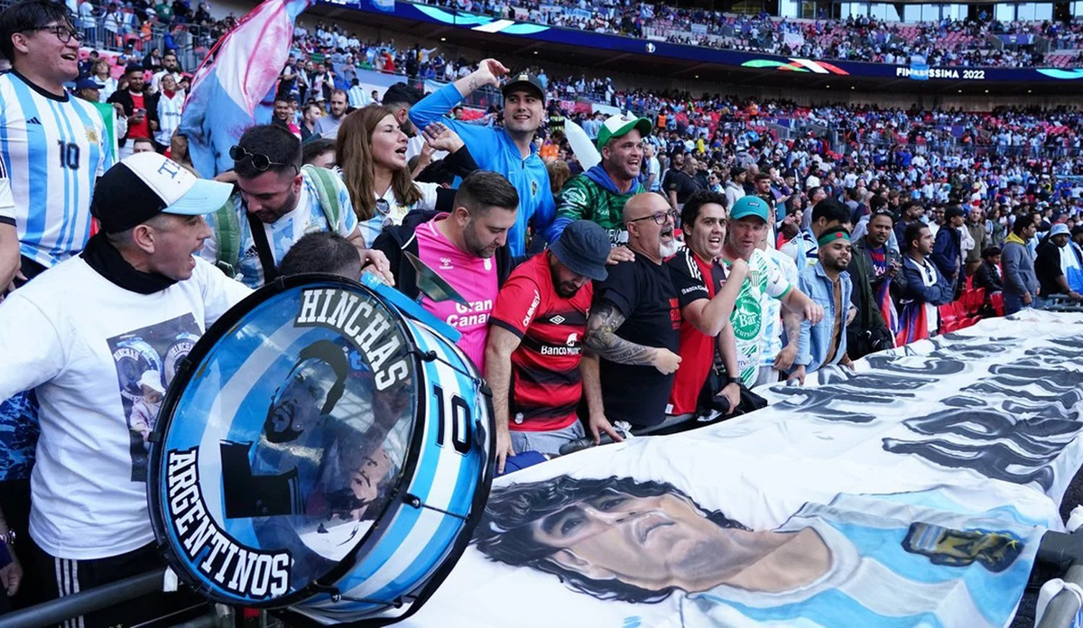 Hinchas argentinos en Qatar.