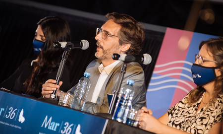 El Festival se llevará a cabo de manera híbrida: será presencial y online entre el 18 y el 28 de noviembre. Este formato permitirá seguir expandiendo la programación y continuar celebrando al cine con un mayor alcance federal. El Festival se llevará a cabo de manera híbrida: será presencial y online entre el 18 y el 28 de noviembre. Este formato permitirá seguir expandiendo la programación y continuar celebrando al cine con un mayor alcance federal.