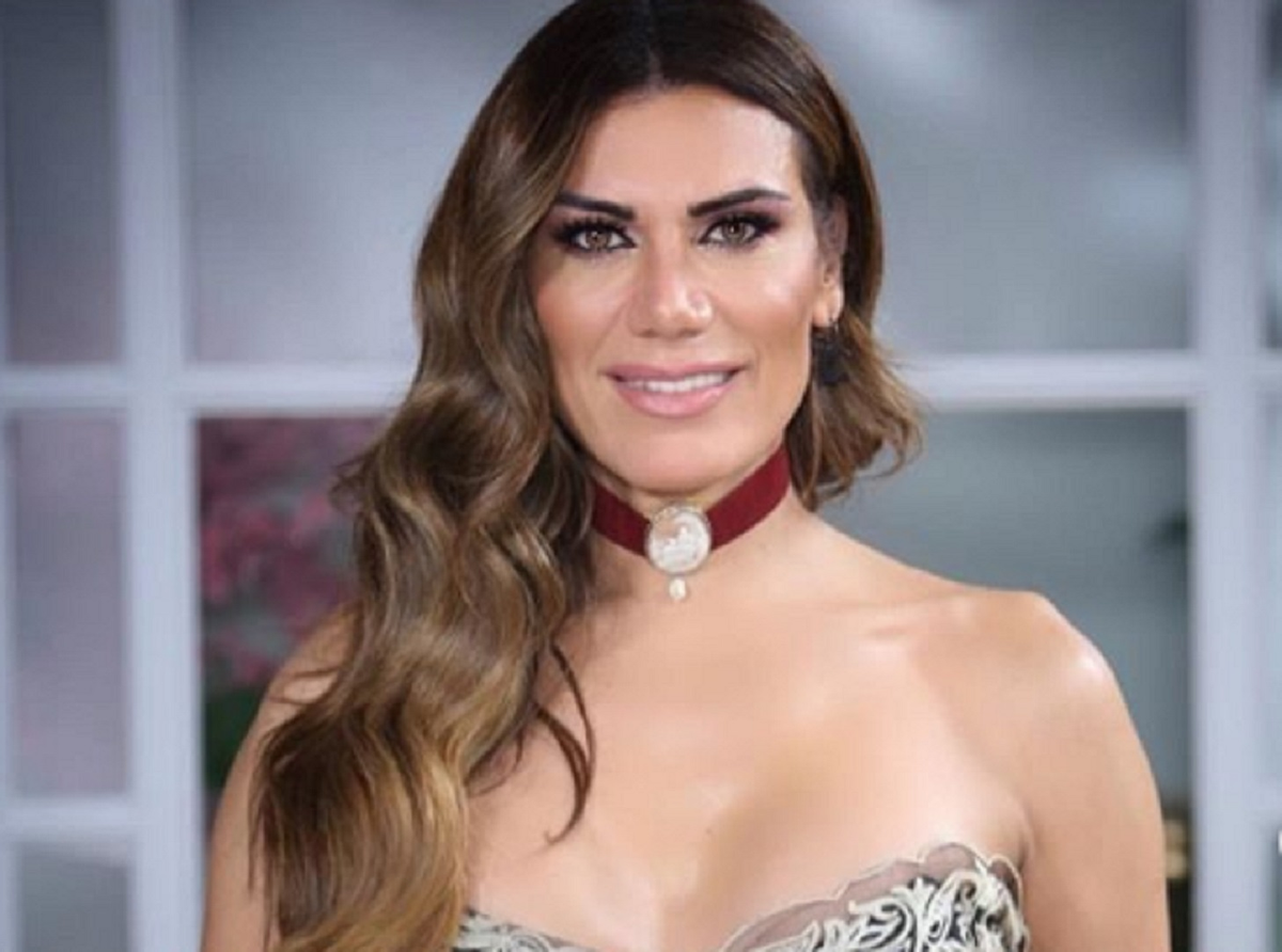 Siendo el D&iacute;a Internacional de la Mujer, Flor de la V&nbsp;dio inicio a la emisi&oacute;n del d&iacute;a de&nbsp;Intrusos de una manera muy especial