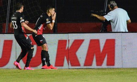 El volante de Colón habló de su paso frustado por San Lorenzo, y del presente del equipo sabalero, sumado a las sensaciones previas al duelo frente a Estudiantes de La Plata. El volante de Colón habló de su paso frustado por San Lorenzo, y del presente del equipo sabalero, sumado a las sensaciones previas al duelo frente a Estudiantes de La Plata.