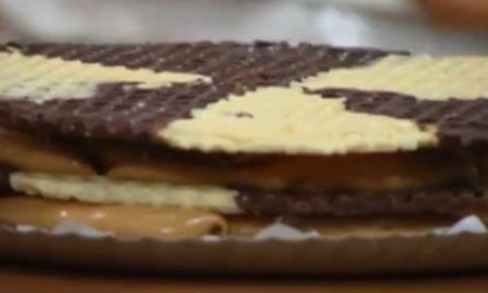 Milhojas de chocolate con globitos y mousse, by Maru Botana. Milhojas de chocolate con globitos y mousse, by Maru Botana.