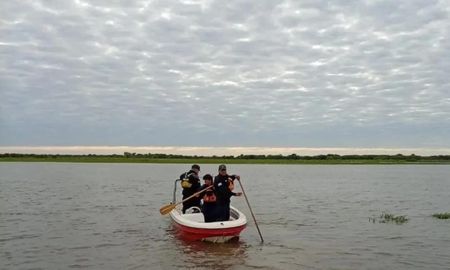 Desde las primeras horas de la madrugada de este martes, se lleva adelante un amplio operativo de búsqueda y rescate en el río San Javier, a la altura de la localidad de Helvecia, en el departamento Garay, tras la desaparición de un hombre. Desde las primeras horas de la madrugada de este martes, se lleva adelante un amplio operativo de búsqueda y rescate en el río San Javier, a la altura de la localidad de Helvecia, en el departamento Garay, tras la desaparición de un hombre.