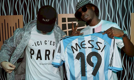 En esta nueva canción, Bizarrap y MHD, homenajean y agradecen a Lionel Messi por su talento y participación en el PSG. En esta nueva canción, Bizarrap y MHD, homenajean y agradecen a Lionel Messi por su talento y participación en el PSG.