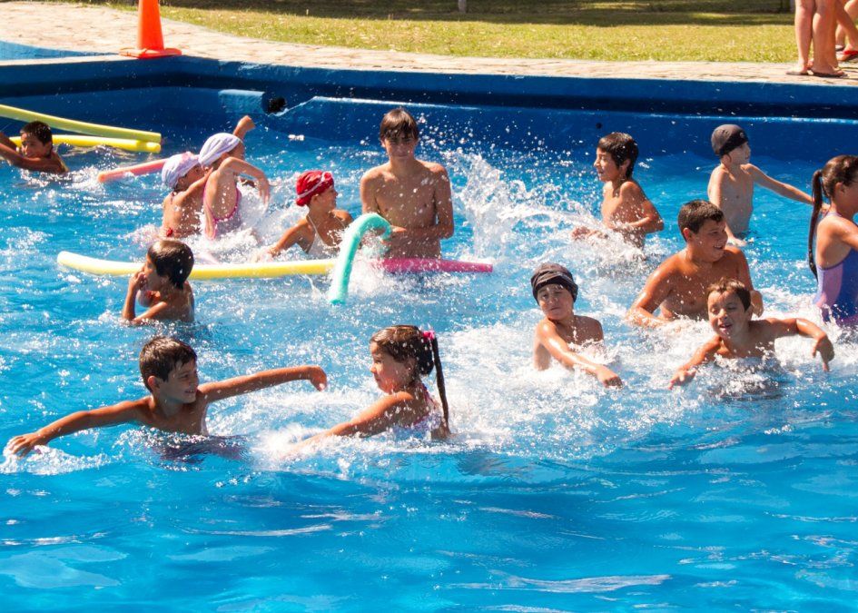 Ni&ntilde;os en una colonia