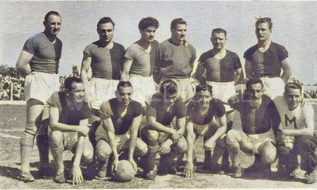 Colón debutó en AFA el 24 de abril de 1948, en la victoria por 3 a 2 a Colegiales en condición de visitante.. Colón debutó en AFA el 24 de abril de 1948, en la victoria por 3 a 2 a Colegiales en condición de visitante..