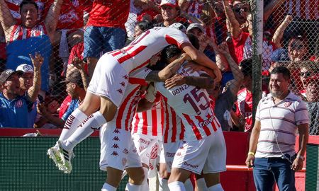 El Club Atlético Unión recuperaría a tres jugadores importantes en el once titular de cara al clásico santafesino ante Colón. El Club Atlético Unión recuperaría a tres jugadores importantes en el once titular de cara al clásico santafesino ante Colón.