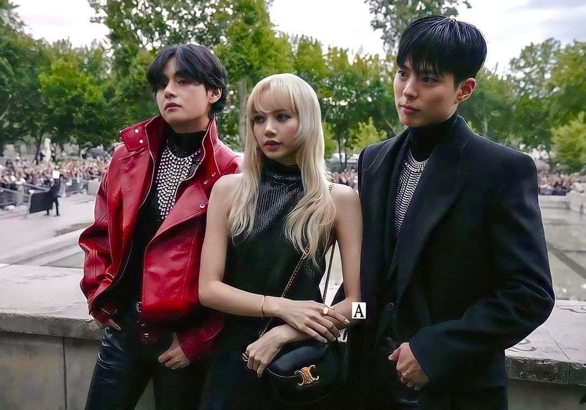 Lisa de BLACKPINK, V de BTS y Park Bo Gum asistieron al CELINE Men’s Summer 2023.