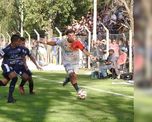 La Salle le ganó de visitante el clásico y Universidad trepa a la punta del torneo de la Liga Santafesina de Fútbol. La Salle le ganó de visitante el clásico y Universidad trepa a la punta del torneo de la Liga Santafesina de Fútbol.