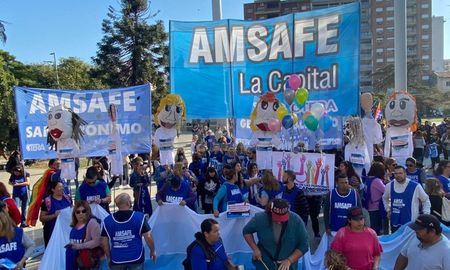 Los docentes públicos de Santa Fe ya cobraron el dinero descontado por los días de paro. Los docentes públicos de Santa Fe ya cobraron el dinero descontado por los días de paro.