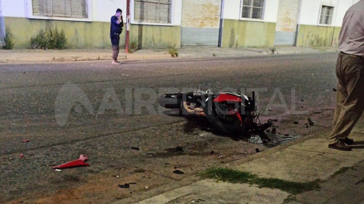 Un motociclista está grave en el Cullen luego de ser chocado por un automovilista que se dio a la fuga