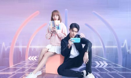 Esa sonrisa tuya combina romance y deportes electrónicos en una historia protagonizada por Cheng Xiao y Xu Kai que ganó popularidad en Netflix. Esa sonrisa tuya combina romance y deportes electrónicos en una historia protagonizada por Cheng Xiao y Xu Kai que ganó popularidad en Netflix.