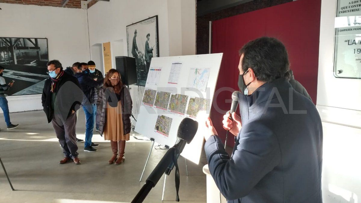 El ministro de Desarrollo asocial, Danilo Capitani brindó detalles sobre el operativo vigente de entrega casa por casa de Módulos Alimentarios este jueves en una conferencia de prensa.