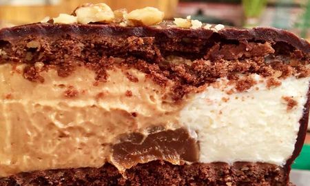 Con esta receta simple y rápida, vas a tener alfajores helados caseros que encantan a grandes y chicos, ideales para tener listos en el freezer. Con esta receta simple y rápida, vas a tener alfajores helados caseros que encantan a grandes y chicos, ideales para tener listos en el freezer.