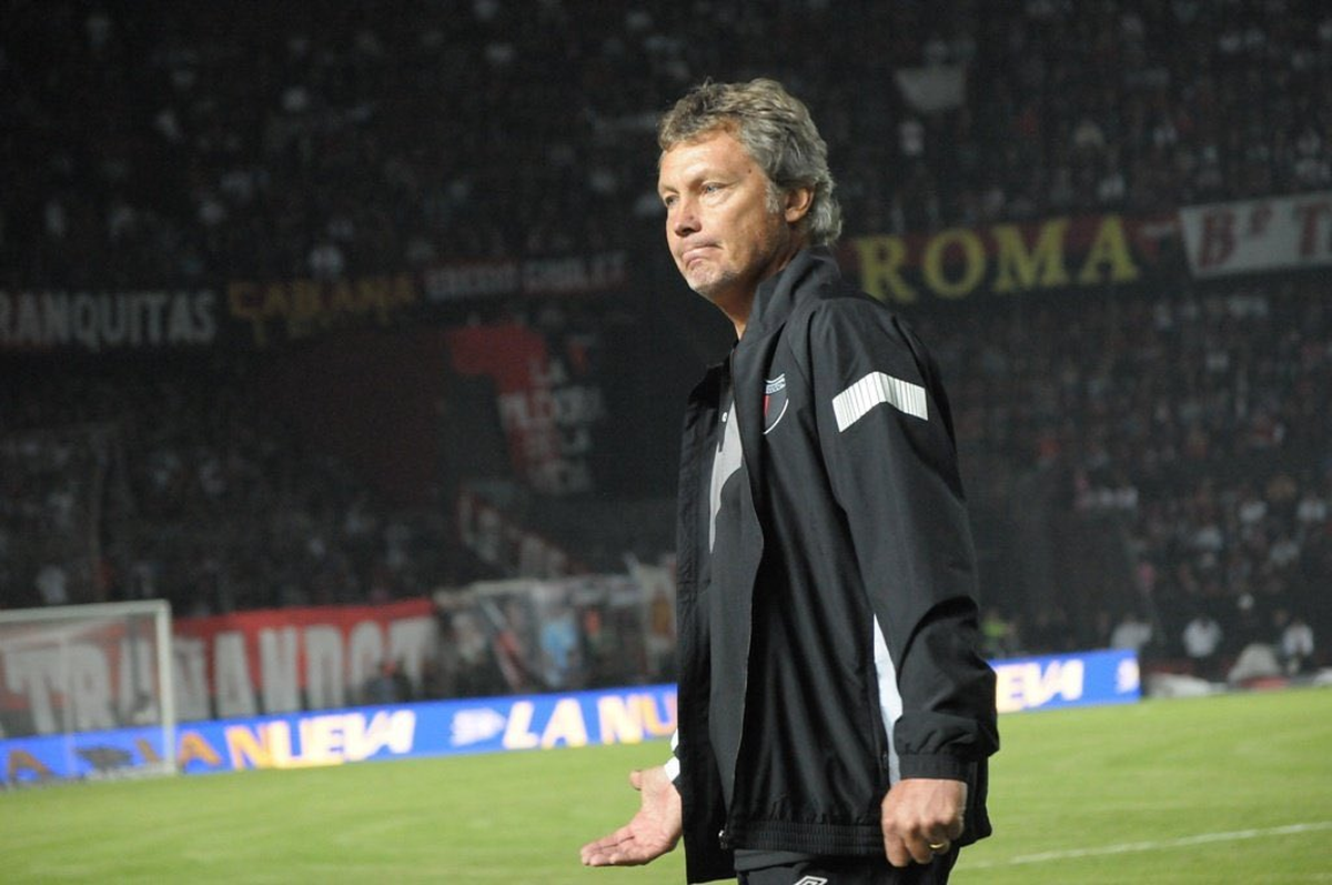 Javier volverá a trabajar en Colón y está a cargo de la coordinación de las inferiores. Javier volverá a trabajar en Colón y está a cargo de la coordinación de las inferiores.