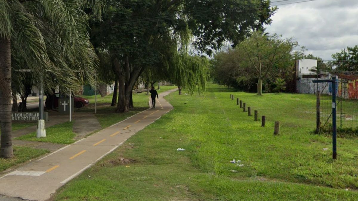 Pablo iba rumbo a su trabajo cuando fue atacado por dos jóvenes en la ciclovía. Sufrió un profundo corte en la ceja y fue atendido en el hospital Cullen.