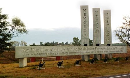 La justicia federal de Córdoba informó que se encontraron restos en el predio donde funcionó el campo de concentración de La Perla entre 1976 y finales de 1978. La justicia federal de Córdoba informó que se encontraron restos en el predio donde funcionó el campo de concentración de La Perla entre 1976 y finales de 1978.