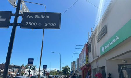 Dos motochorros en una moto negra atacaron a un adulto mayor en el norte de Santa Fe, lo tiraron al suelo y escaparon con dinero y su celular. Dos motochorros en una moto negra atacaron a un adulto mayor en el norte de Santa Fe, lo tiraron al suelo y escaparon con dinero y su celular.