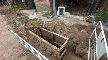 Vecinos de barrio El Pozo reactivan el reclamo por una obra inconclusa que afecta a las veredas