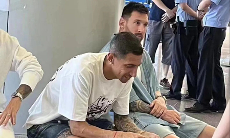 Lionel Messi fue demorado al llegar a China: el verdaderao motivo. Lionel Messi fue demorado al llegar a China: el verdaderao motivo.