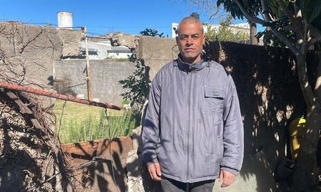 Ariel rompió a mazazos una pared para poder sacar a una señora de su casa en el incendio de Totoras. Ariel rompió a mazazos una pared para poder sacar a una señora de su casa en el incendio de Totoras.