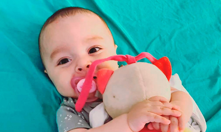 Emma Gamarra, la bebé con Atrofia Muscular Espinal volvió a su casa después de recibir el medicamento más caro del mundo Emma Gamarra, la bebé con Atrofia Muscular Espinal volvió a su casa después de recibir el medicamento más caro del mundo