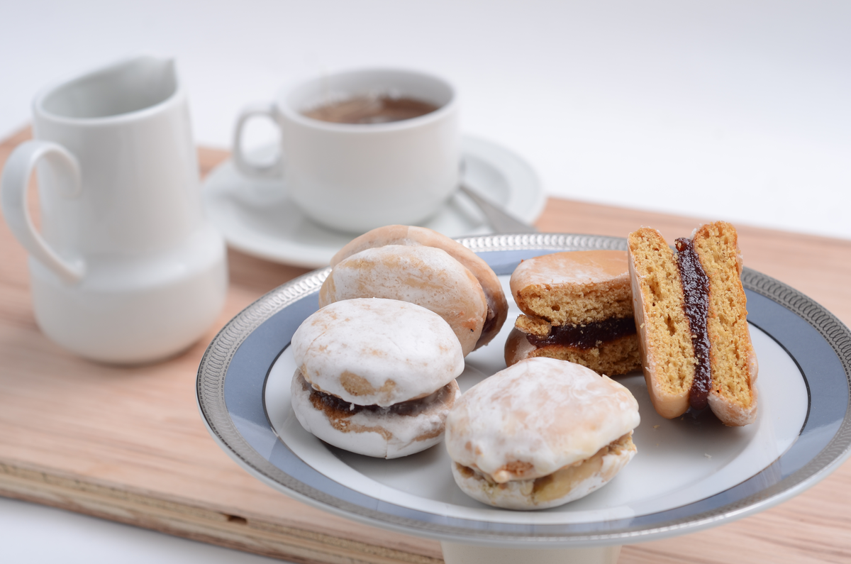 Cómo hacer alfajores glaseados de pera y manzana: receta fácil y deliciosa